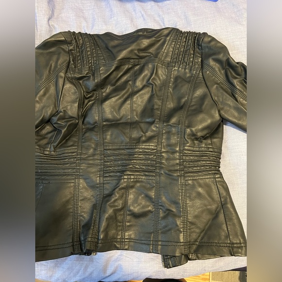 Leather jacket - Picture 2 of 2